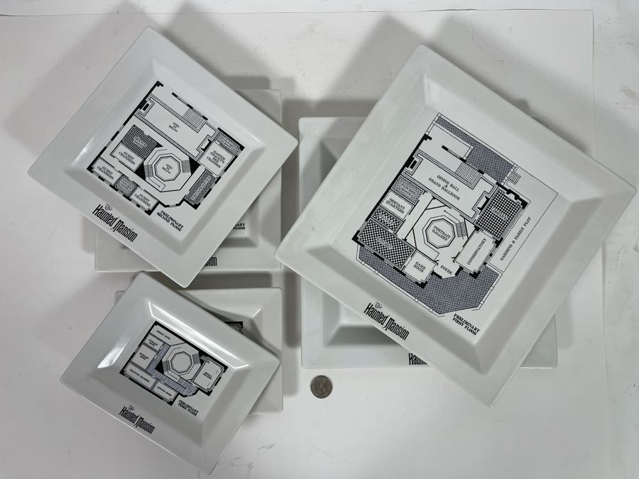 Set Of Eight Disneyland The Haunted Mansion Plates Trays Retails $78 [Photo 2]