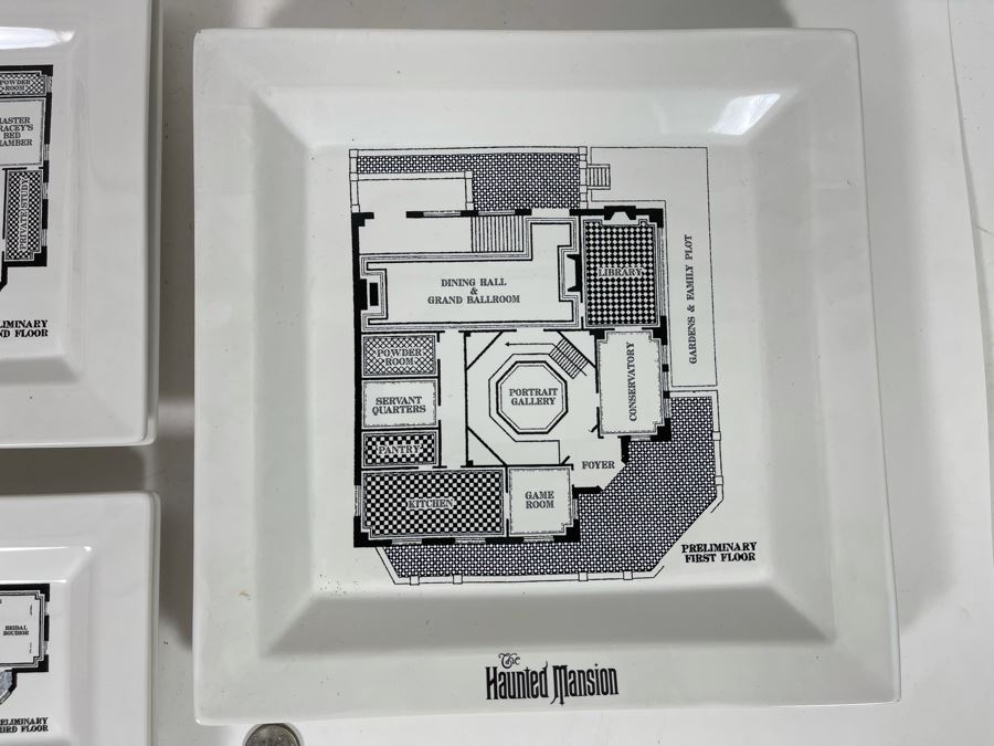 Set Of Eight Disneyland The Haunted Mansion Plates Trays Retails $78 [Photo 8]