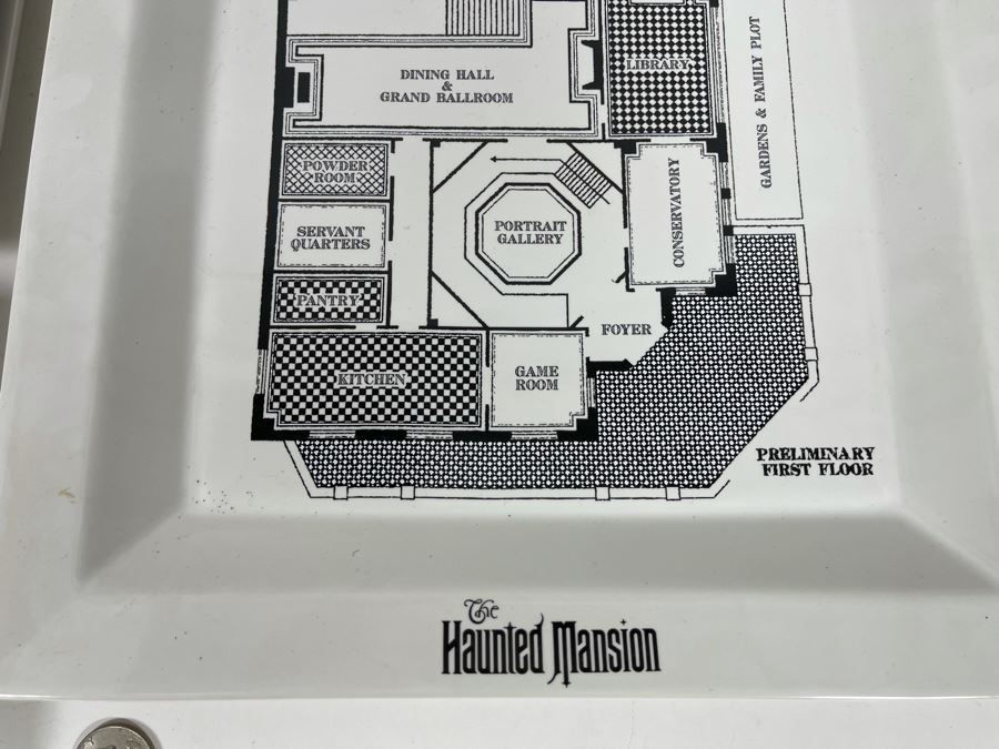 Set Of Eight Disneyland The Haunted Mansion Plates Trays Retails $78 [Photo 10]