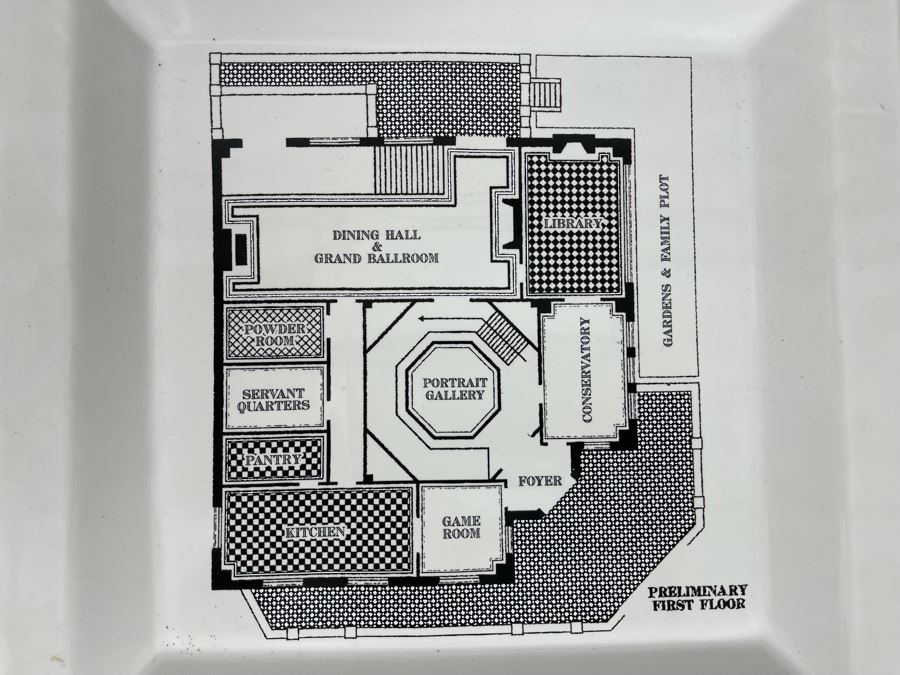 Set Of Eight Disneyland The Haunted Mansion Plates Trays Retails $78 [Photo 9]