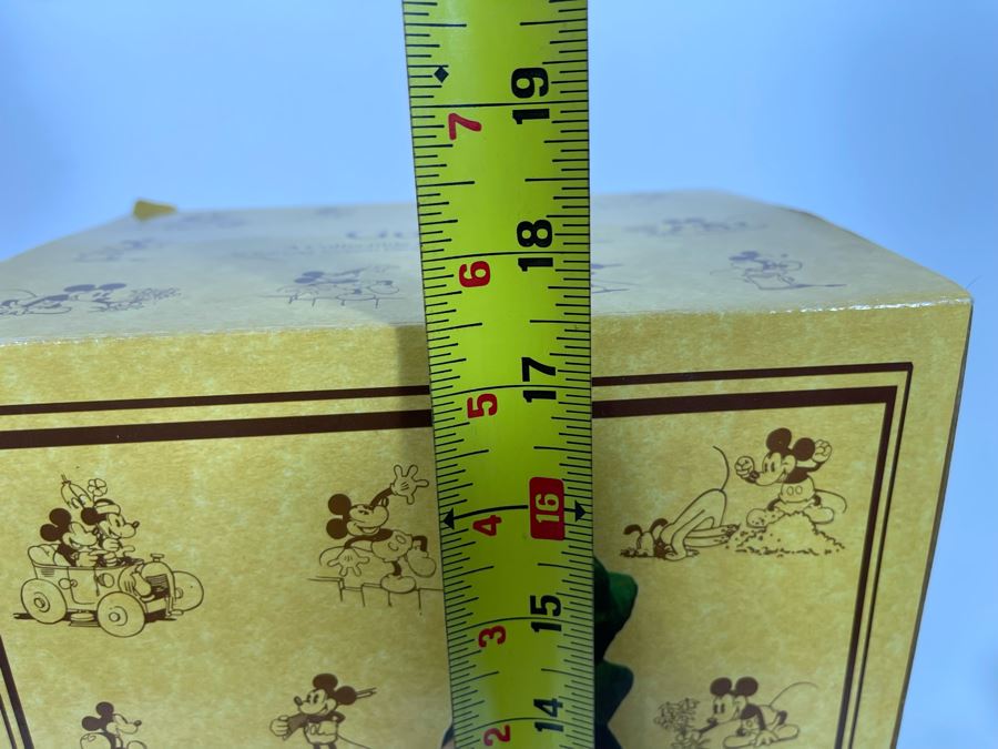 New In Box Disney The Vintage Years 1928-1948 Goofy Poliwogg Sculpture Box Is 17”H [Photo 6]