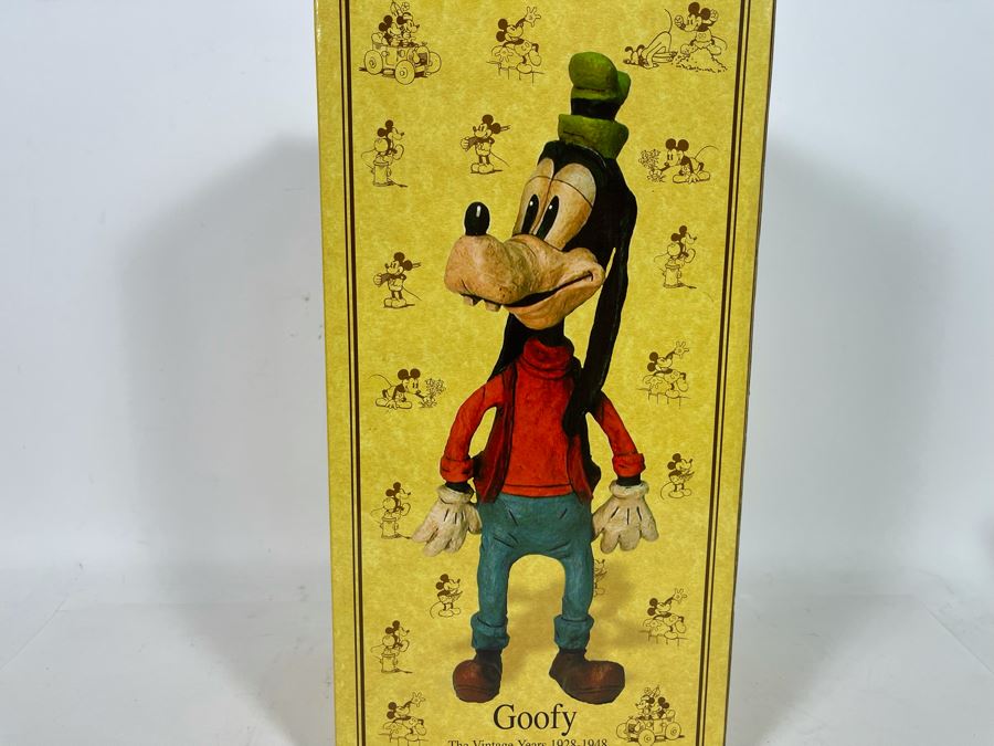 New In Box Disney The Vintage Years 1928-1948 Goofy Poliwogg Sculpture Box Is 17”H [Photo 2]