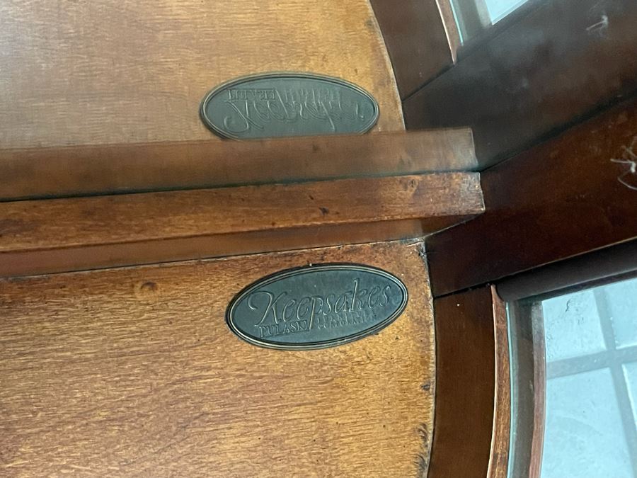 Pulaski Sliding Door Curved End Curio Cabinet With Overhead Lighting 45W X 13D X 80H [Photo 3]