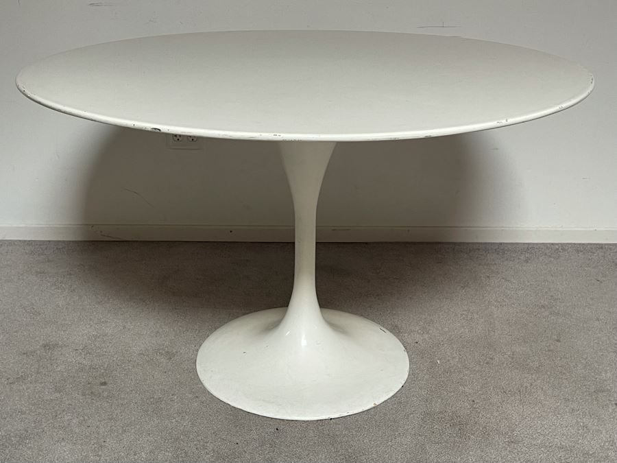 Eero Saarinen Style Tulip Table 47.5R X 29.5H [Photo 2]
