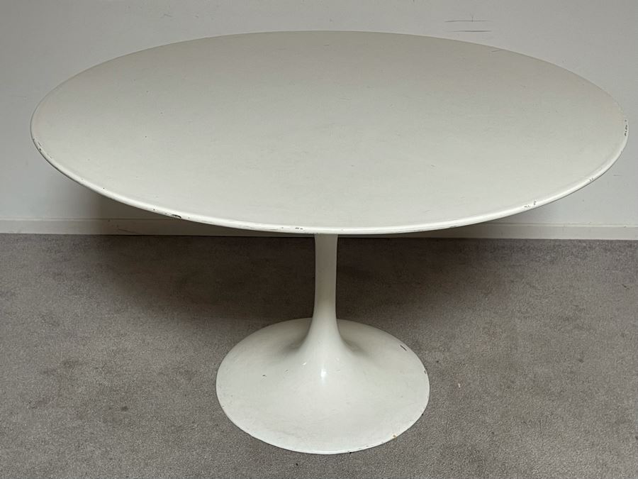 Eero Saarinen Style Tulip Table 47.5R X 29.5H [Photo 5]