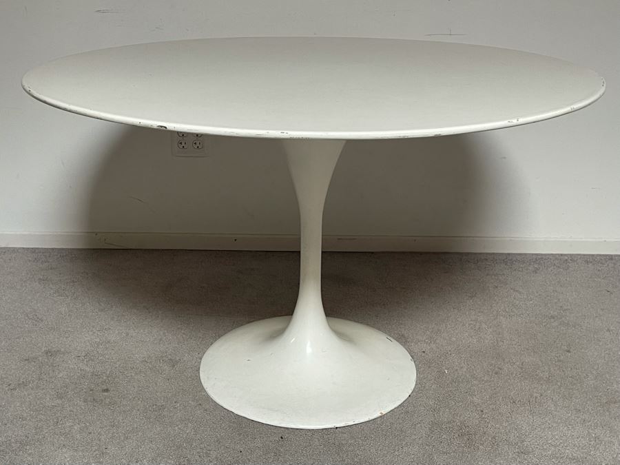 Eero Saarinen Style Tulip Table 47.5R X 29.5H [Photo 3]