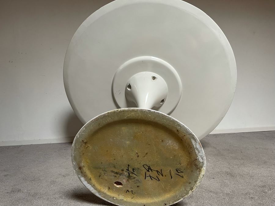 Eero Saarinen Style Tulip Table 47.5R X 29.5H [Photo 11]