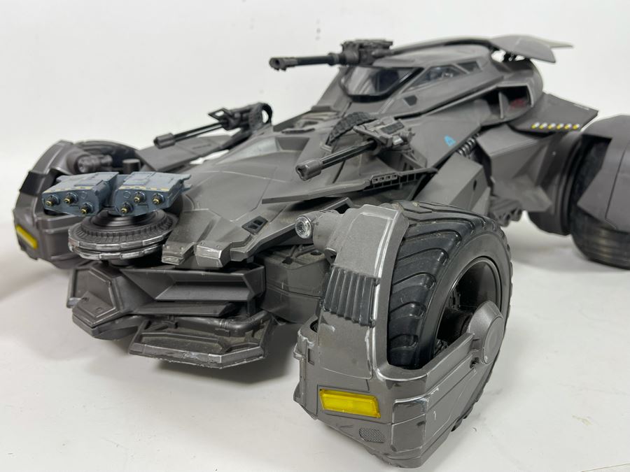 Ultimate Justice League Batmobile 1/10 Scale Collectible App Controlled With Part Of Box [Photo 18]