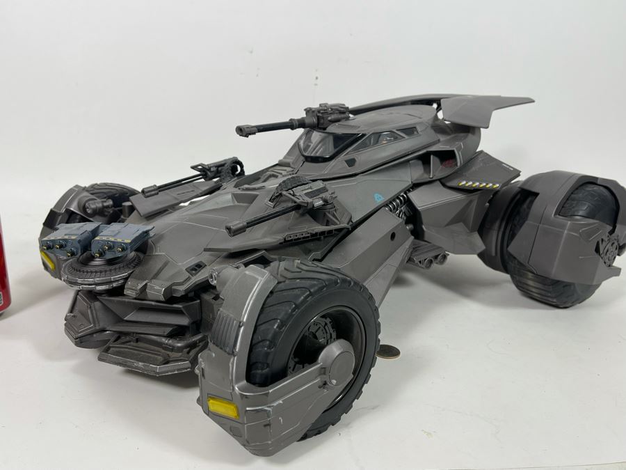Ultimate Justice League Batmobile 1/10 Scale Collectible App Controlled With Part Of Box [Photo 17]