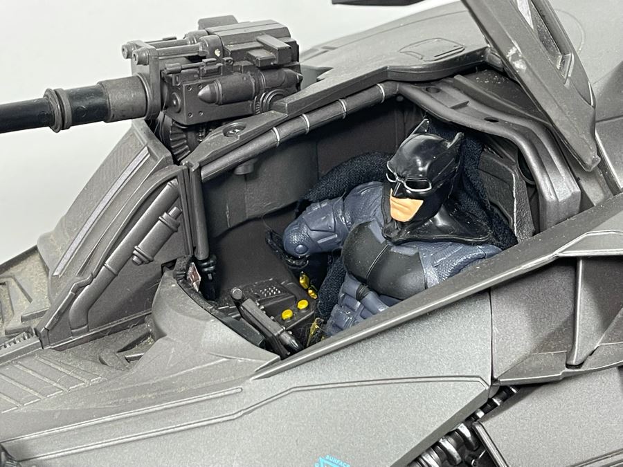 Ultimate Justice League Batmobile 1/10 Scale Collectible App Controlled With Part Of Box [Photo 8]