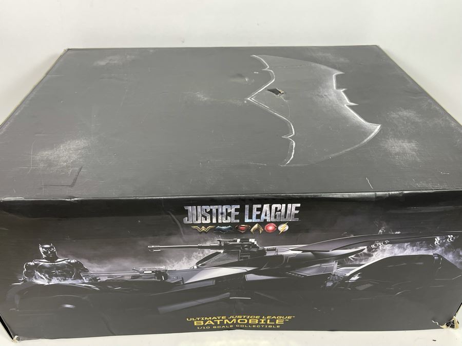 Ultimate Justice League Batmobile 1/10 Scale Collectible App Controlled With Part Of Box [Photo 22]