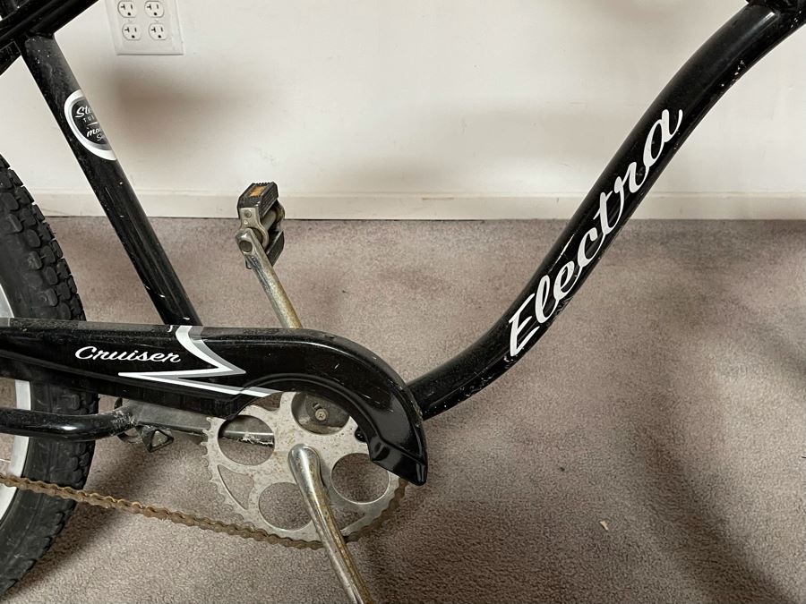 Electra Modern Series Beach Cruiser Bike [Photo 3]