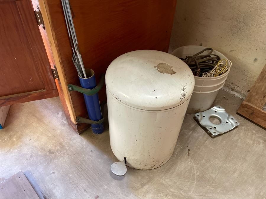 Huge Workbench Tool Lot Includes Multiple Toolboxes, Drawers With Tools, Hardware, Shop Vacuum, Wood Files, Vise, Workbench 101W X 33D X 66H - See All Photos  [Photo 28]