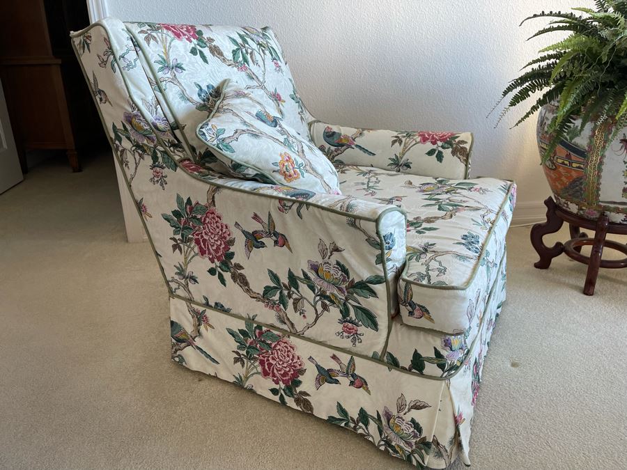 Upholstered Armchair [Photo 5]