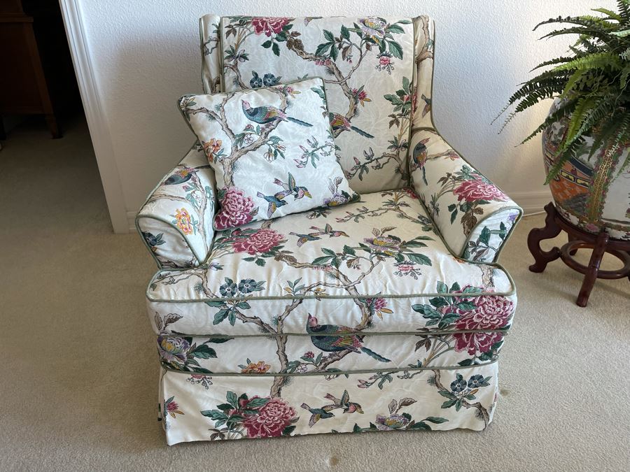 Upholstered Armchair [Photo 4]