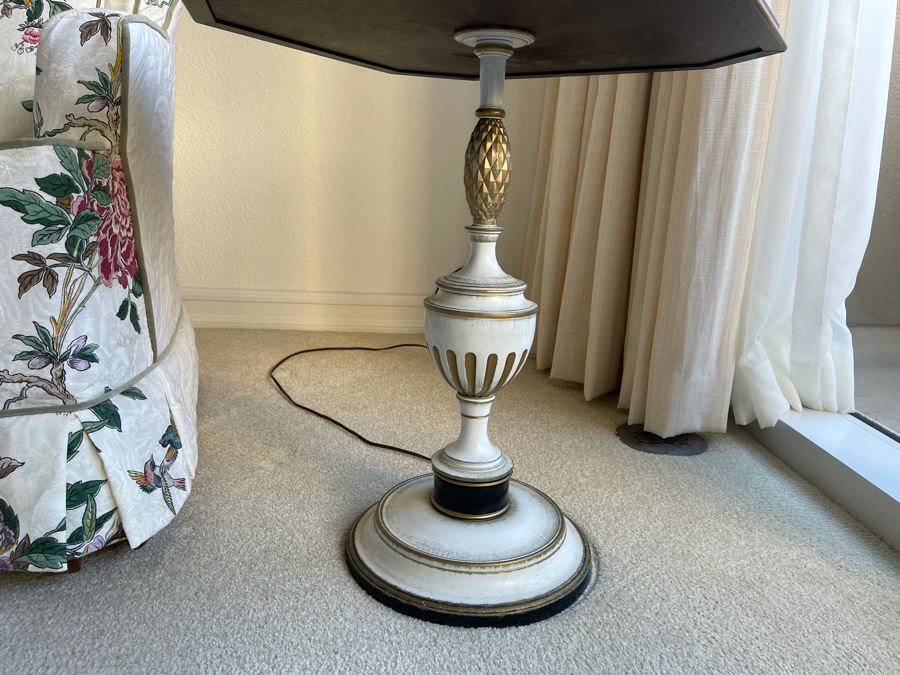 Metal Floor Lamp With Table [Photo 4]