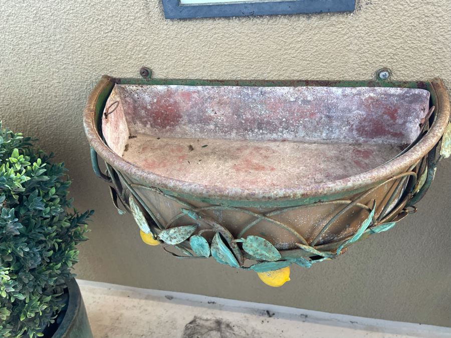 Metal Wall Planter [Photo 4]