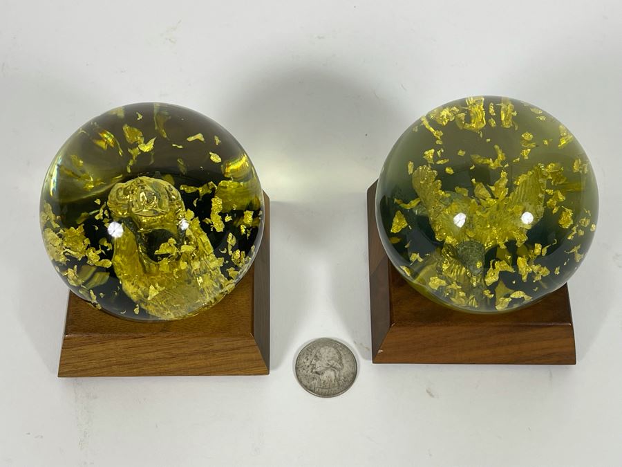 Pair Of Golden Rain Snow Globes With 24K Gold Flakes [Photo 12]