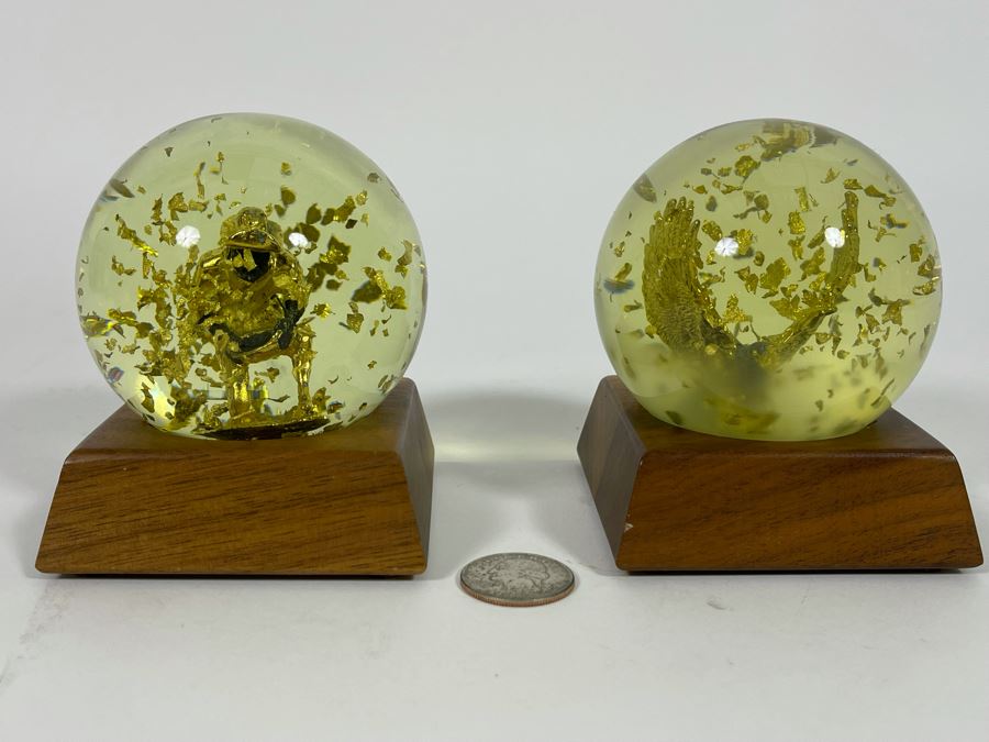 Pair Of Golden Rain Snow Globes With 24K Gold Flakes [Photo 3]