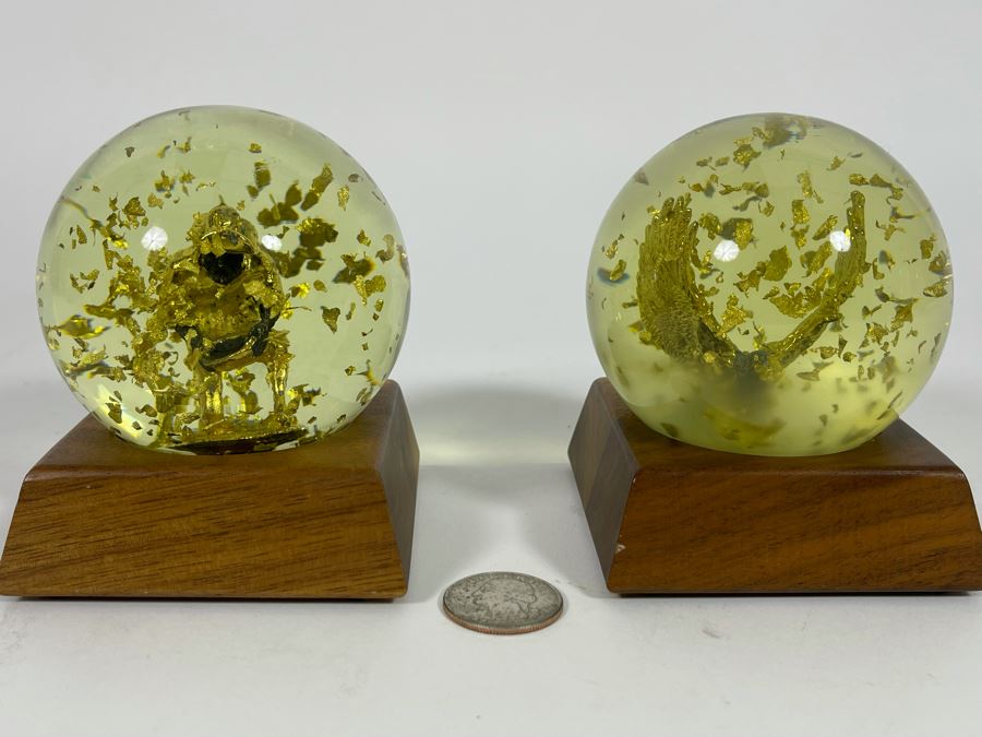 Pair Of Golden Rain Snow Globes With 24K Gold Flakes [Photo 2]