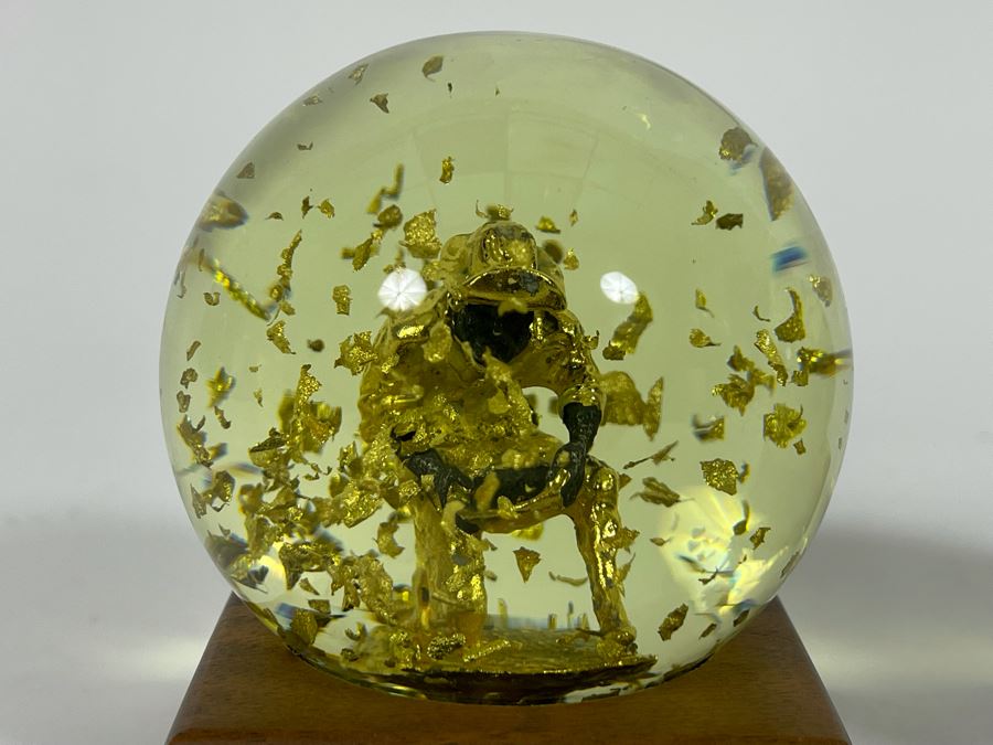 Pair Of Golden Rain Snow Globes With 24K Gold Flakes [Photo 5]