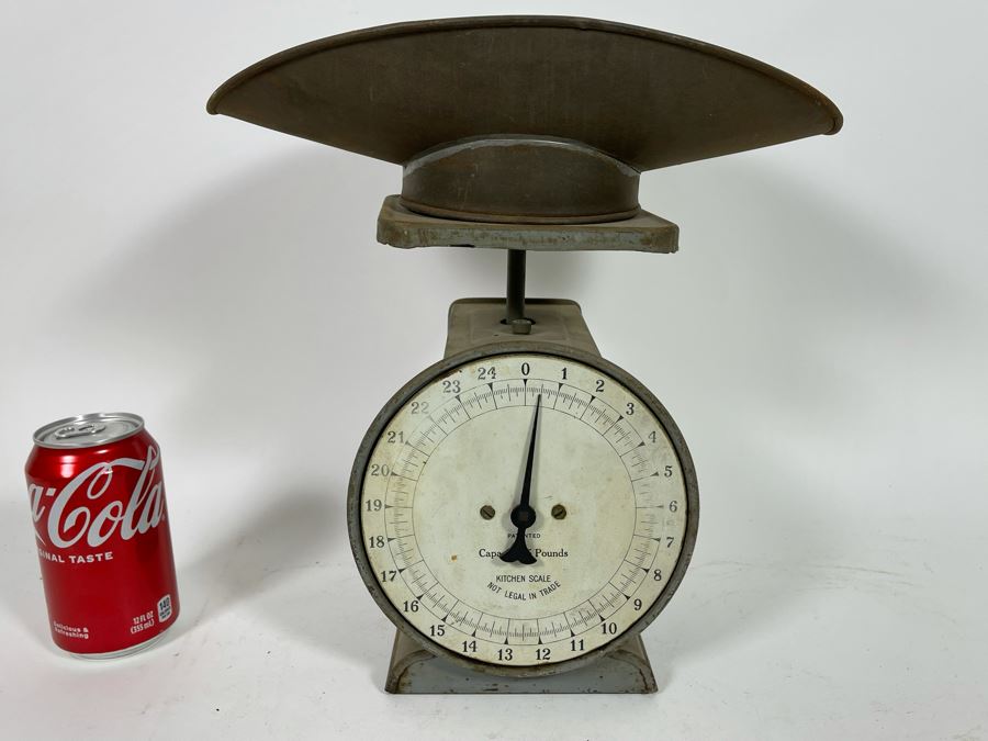 Vintage Kitchen Scale [Photo 2]