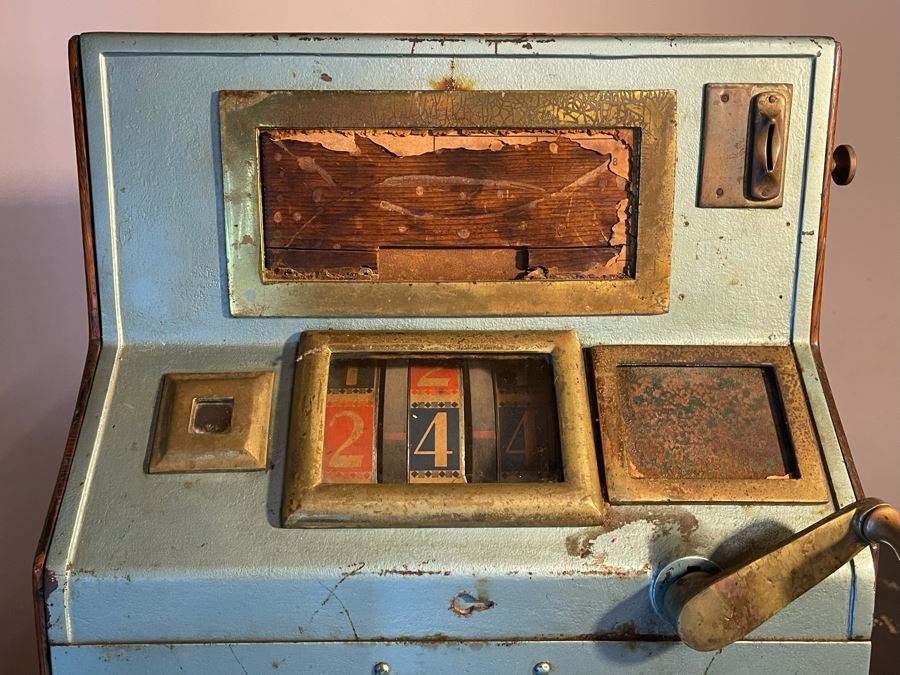 Vintage Working Nickel Slot Machine