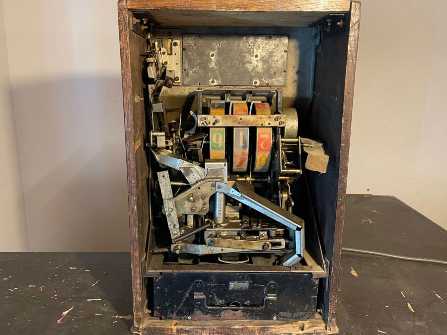 Vintage Working Nickel Slot Machine