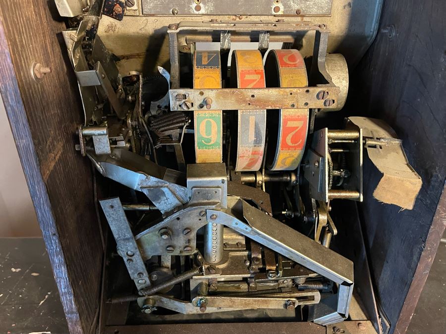 Vintage Working Nickel Slot Machine [Photo 18]