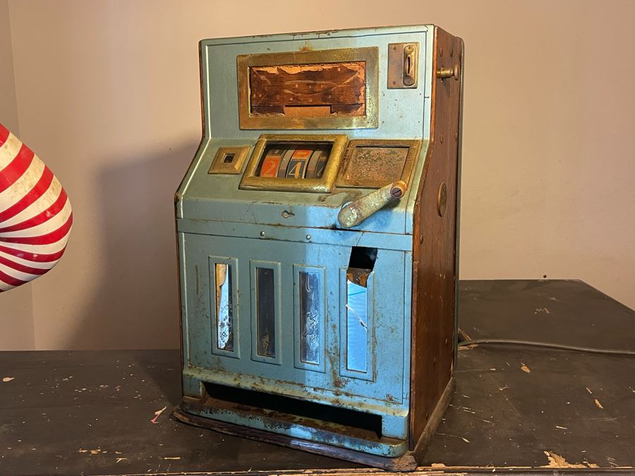 Vintage Working Nickel Slot Machine