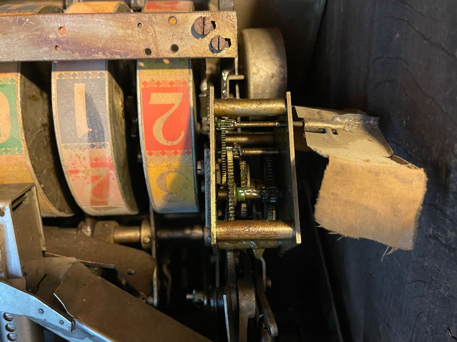 Vintage Working Nickel Slot Machine [Photo 21]