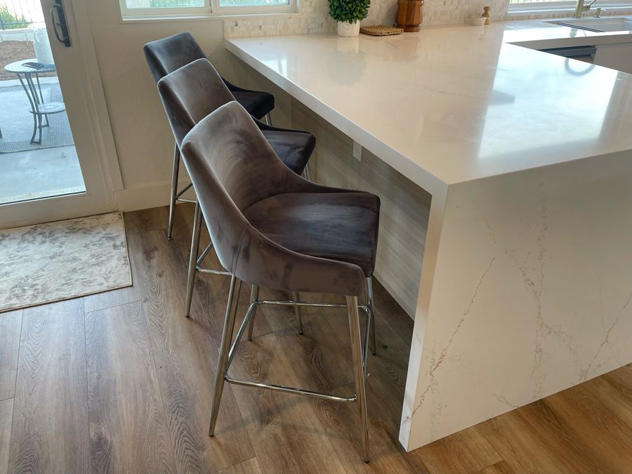 Set Of Three Modern Chrome Barstools Seat Is 28H [Photo 4]