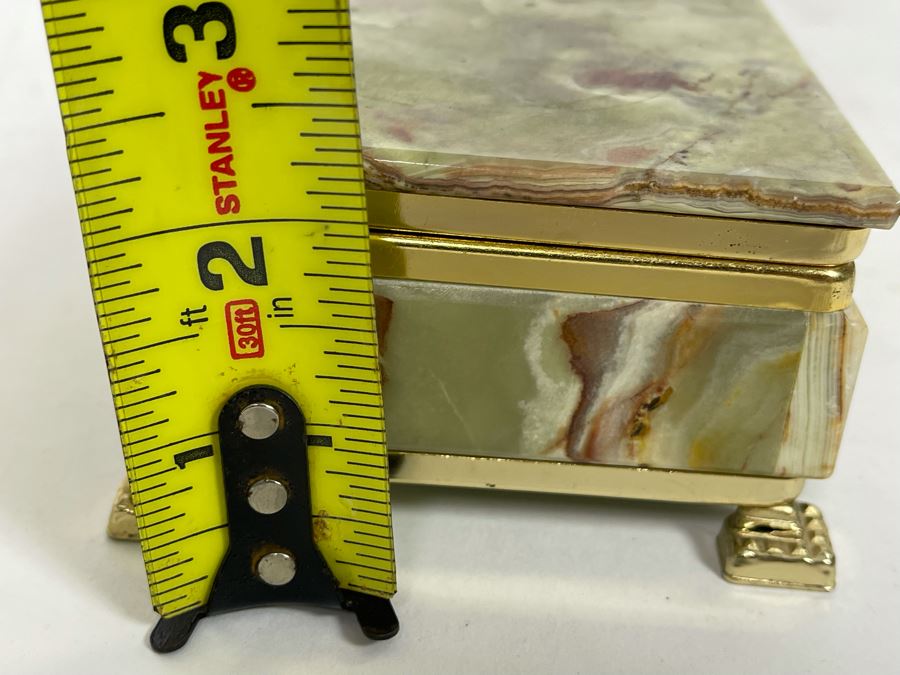 Footed Green Onyx Box 5.5W X 4D X 2.5H [Photo 10]