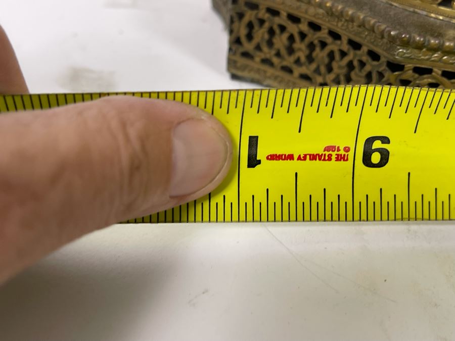 Vintage Horse And Carriage Porcelain And Brass Table Lamp 10W X 7D X 9H [Photo 16]