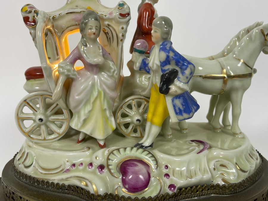 Vintage Horse And Carriage Porcelain And Brass Table Lamp 10W X 7D X 9H [Photo 5]