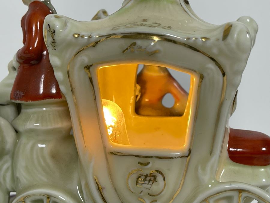 Vintage Horse And Carriage Porcelain And Brass Table Lamp 10W X 7D X 9H [Photo 11]