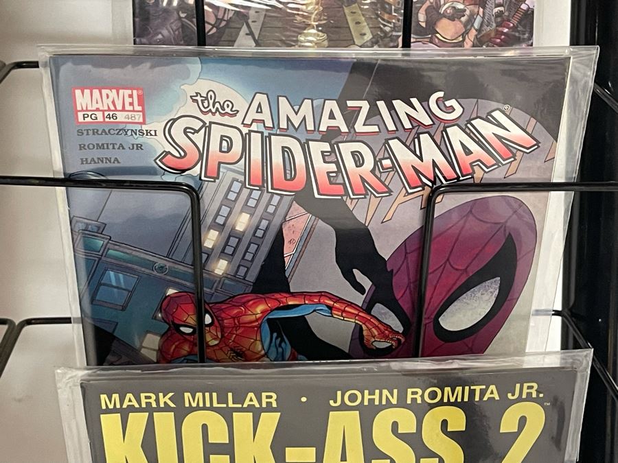 Metal Magazine / Comic Book Rack Filled With Vintage Comic Books 21.5W X 19D X 50H - See Photos For Comic Books [Photo 10]