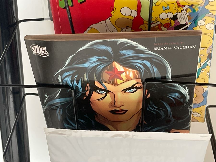 Metal Magazine / Comic Book Rack Filled With Vintage Comic Books 21.5W X 19D X 50H - See Photos For Comic Books [Photo 17]