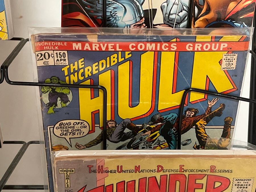 Metal Magazine / Comic Book Rack Filled With Vintage Comic Books 21.5W X 19D X 50H - See Photos For Comic Books [Photo 19]