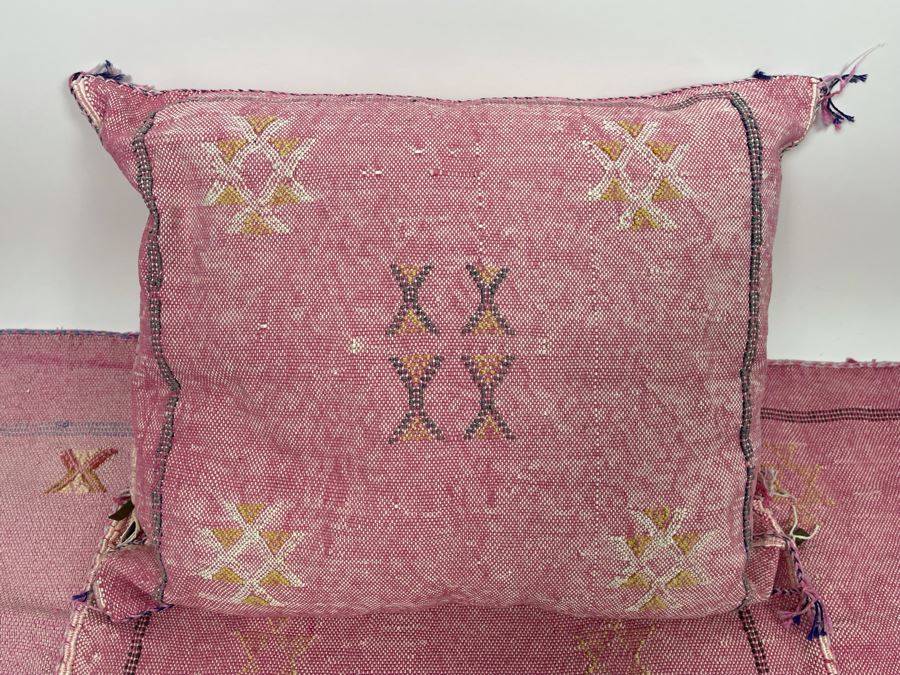 (4) Moroccan Sabra Cactus Silk Pillow Covers Accent Throws Apx 20 X 17 Retails $300 [Photo 4]