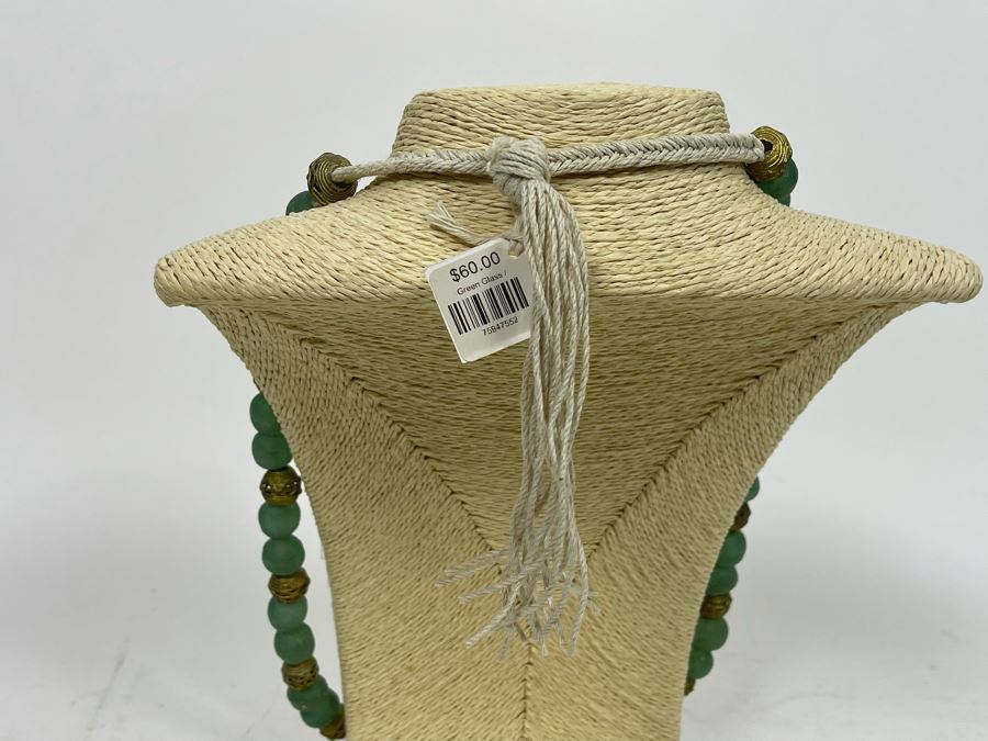 New Green Glass Beaded 32' Necklace Retails $60 [Photo 9]