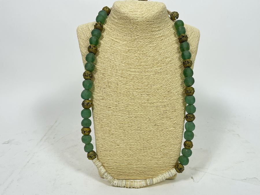 New Green Glass Beaded 32' Necklace Retails $60 [Photo 3]