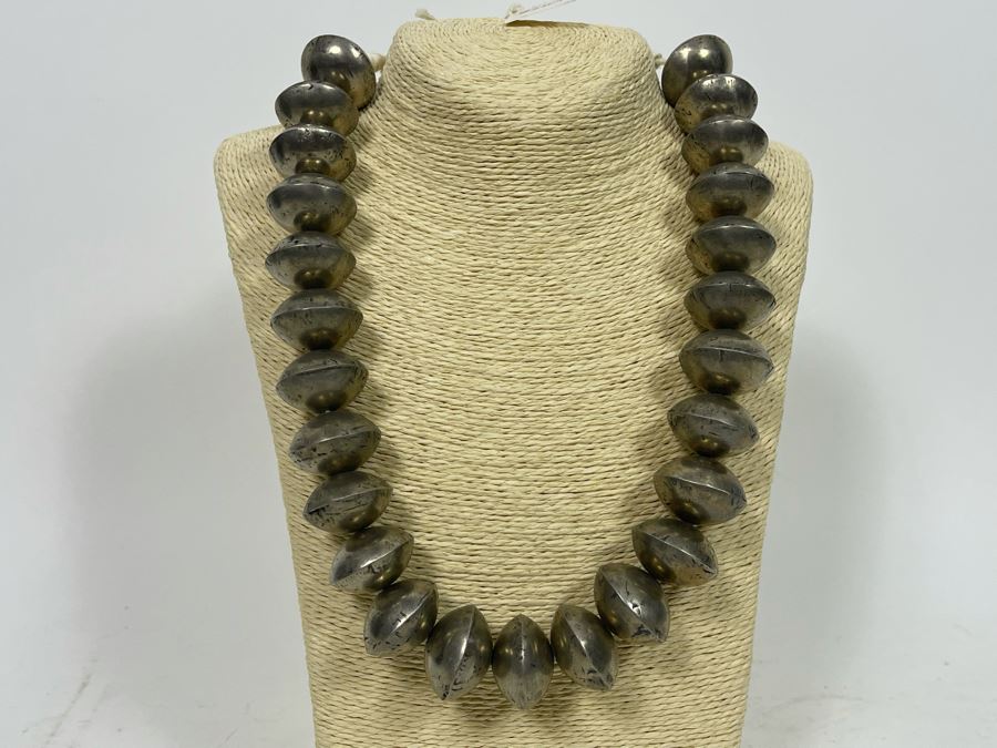 New Silver Tone Beaded 22' Necklace Retails $75 [Photo 3]