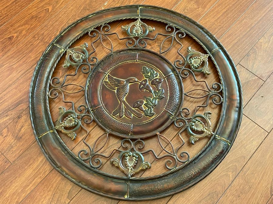 Round Metal Hummingbird Wall Decor [Photo 2]