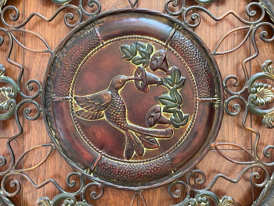 Round Metal Hummingbird Wall Decor [Photo 6]