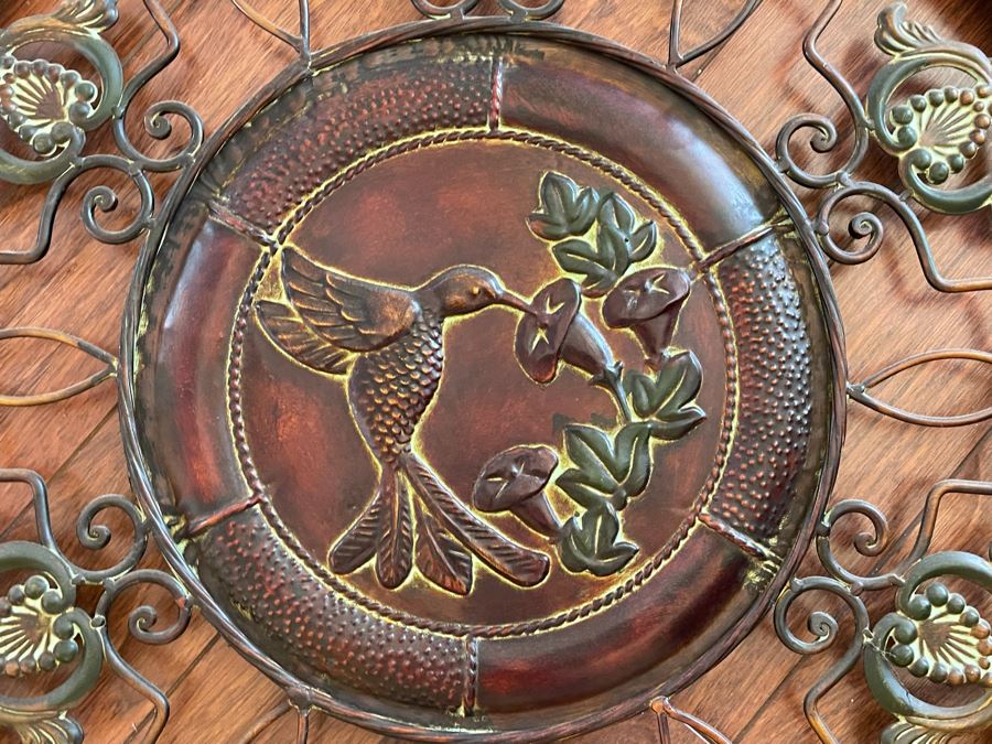 Round Metal Hummingbird Wall Decor [Photo 3]
