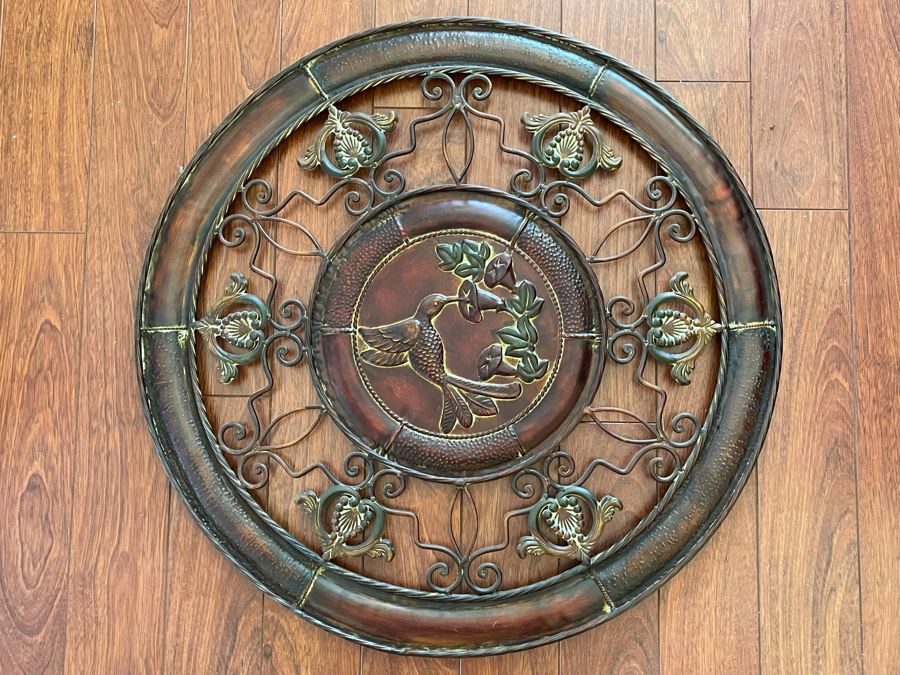 Round Metal Hummingbird Wall Decor [Photo 5]