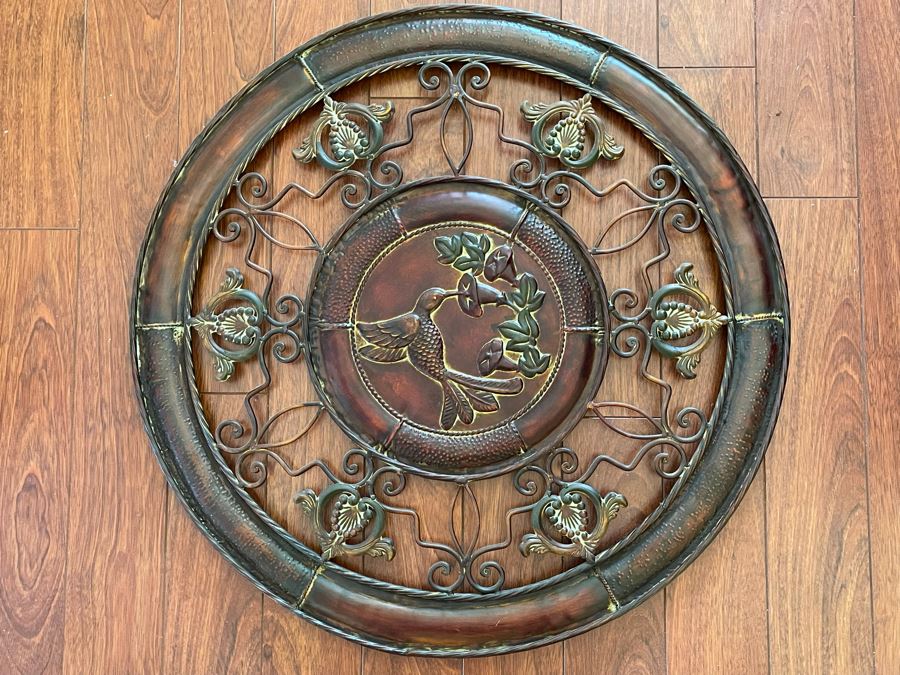 Round Metal Hummingbird Wall Decor [Photo 4]