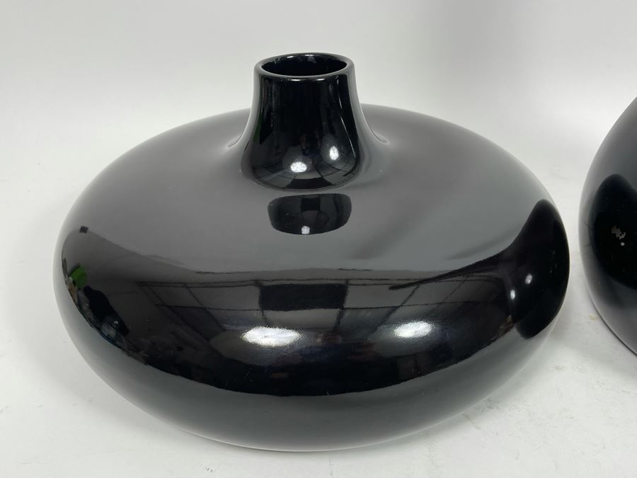 Z Gallerie 36' Black Vase And 8' Black Ceramic Vase [Photo 3]