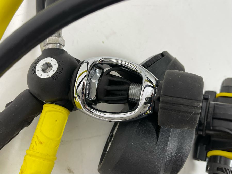 Aqua Lung Titan LX Scuba Diving Regulator And Accessories [Photo 9]